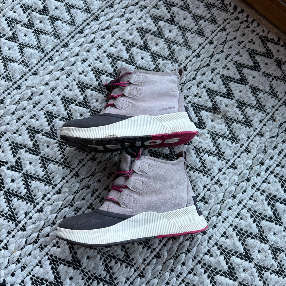 Girls Youth sz 2 Sorel Out N About winter boots -EUC